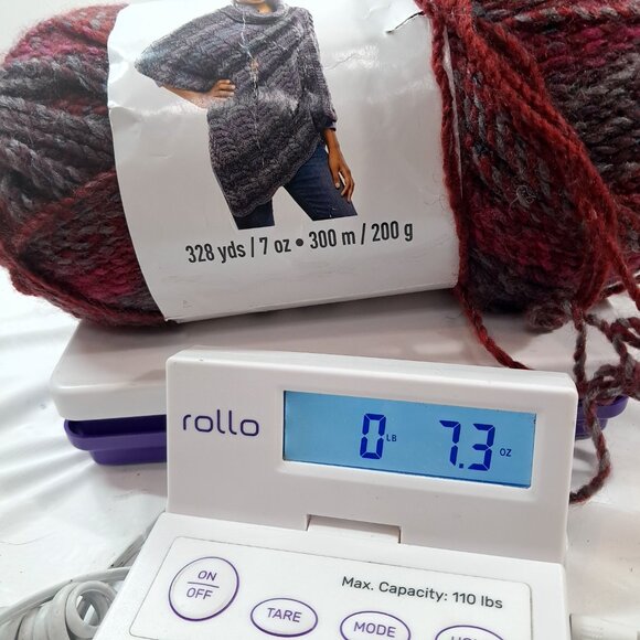 Loops & Threads Barcelona Yarn Heartbeat BT-08 Pink red Maroon bulky variegated - Picture 6 of 6